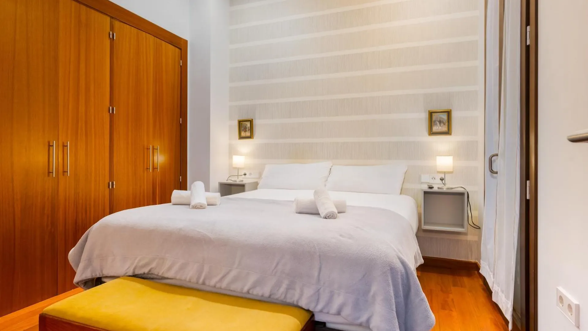 Attic With Terrace- 1Bd 1Bth- Corral Del Rey Apartment Seville 0*,